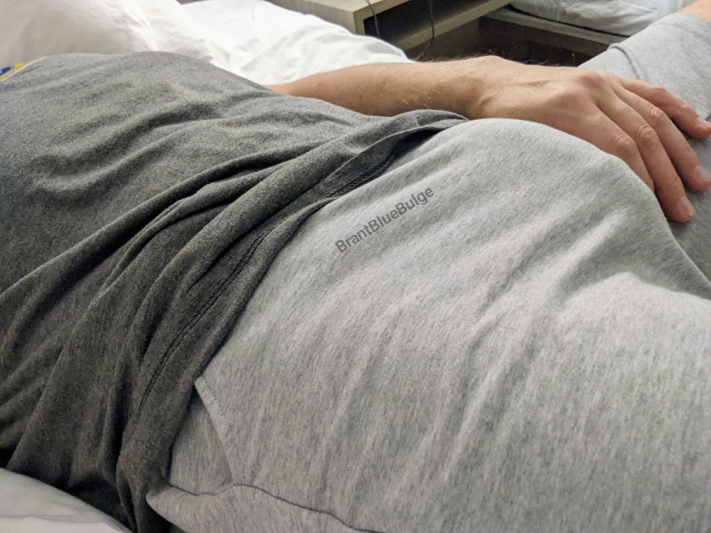 BrantBB1's tweet photo. Got back to my hotel and  chillin on the bed after a long day. Gonna walk around the hotel and hit the gym, gotta show some bulge 😏🍆
#bulge #bulto https://t.co/mHSWEWBEIK