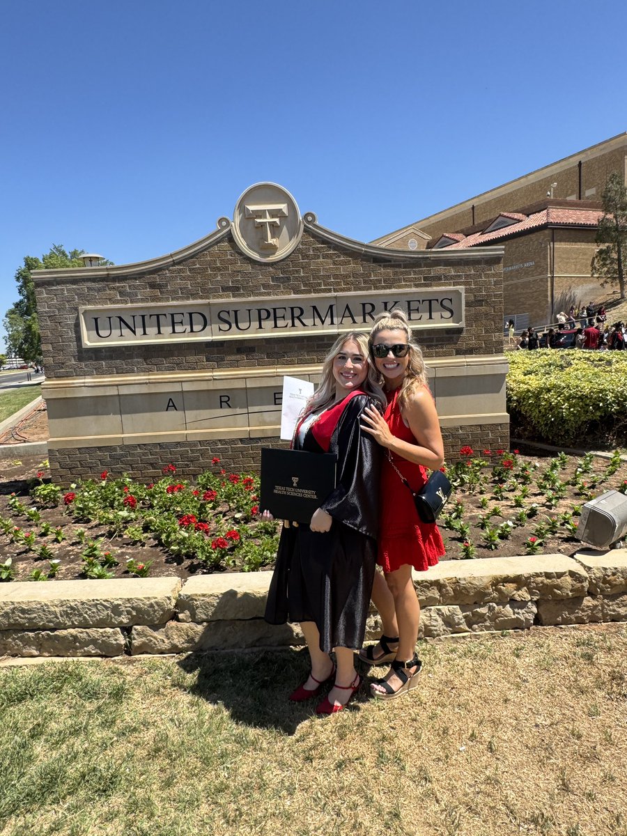 4everMsG_J's tweet photo. My baby graduated! 👩‍🎓 Still so proud of you baby girl! The skies the limit 💕
Addison Alvarado, BSN, RN. 🩺 #WreckEm #TTU https://t.co/eEiQXwbHxy