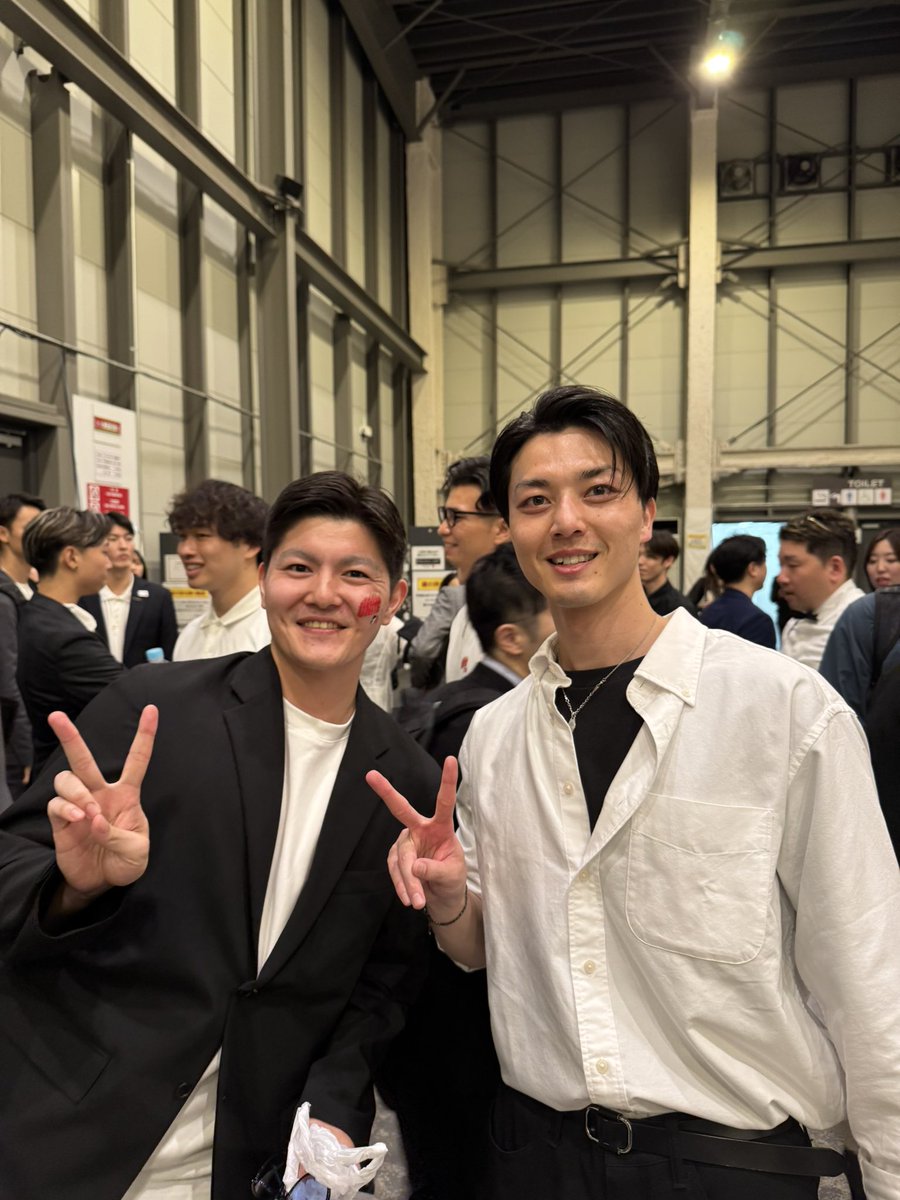 Joe93869716's tweet photo. 2年ぶりにD1に行ってきました！

楽しかった〜！😆よりも、もっと頑張らないといけないな🔥と思えた1日でした🥺

今回は色んな人にお声がけしていただきお話できて嬉しかったです☺️😊

いつも応援してくれる皆のためにも、さらにもっと強く成長します💪💪🔥

日々成長🔥

#d1wgp5
#吉祥寺
#beusone https://t.co/SuPScZw6CC