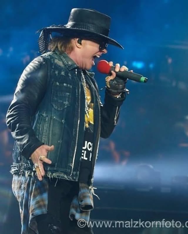 gnreternobr's tweet photo. 26 de maio de 2016, show do @acdc com Axl Rose nos vocais no Volksparkstadion, Hamburgo, Alemanha 🇩🇪 #acdc⚡️#axldc #axlrose
📷 Malzkorn foto https://t.co/xsIQMSjkh2