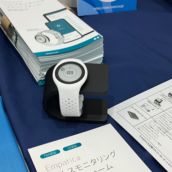 Creact_Corp's tweet photo. 生データが出力できる研究向けのデジタルヘルス「Empaticaヘルスモニタリングプラットフォーム」や、ウェアラブル＆ワイヤレスの生体センサもございます！
#人とくるまのテクノロジー展
#生体センサー https://t.co/MzAf1JY4sy