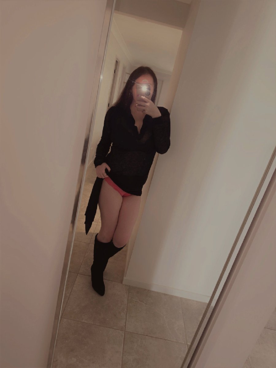 ohkayla_x's tweet photo. These boots are made for .. turning you on 🎶😘 https://t.co/IONhR4LHp1