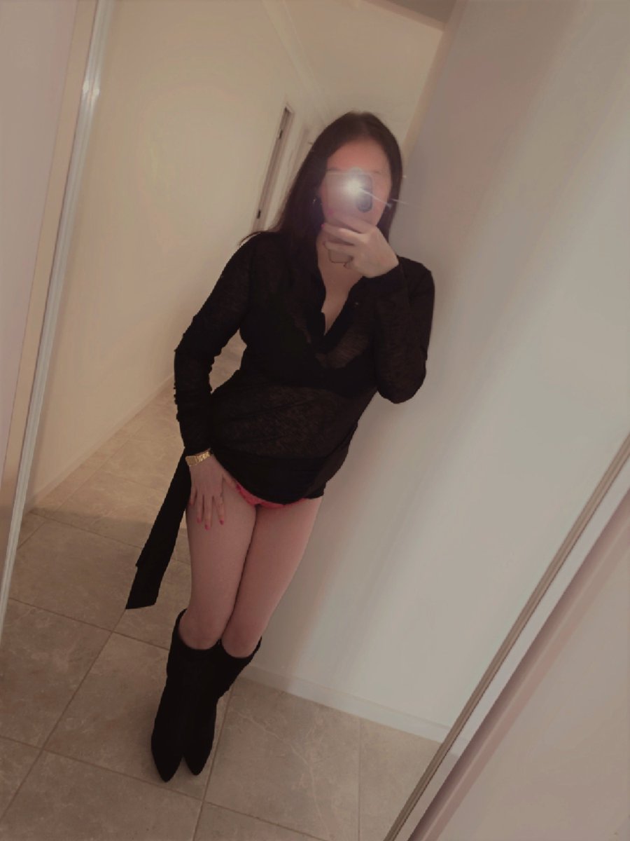 ohkayla_x's tweet photo. These boots are made for .. turning you on 🎶😘 https://t.co/IONhR4LHp1