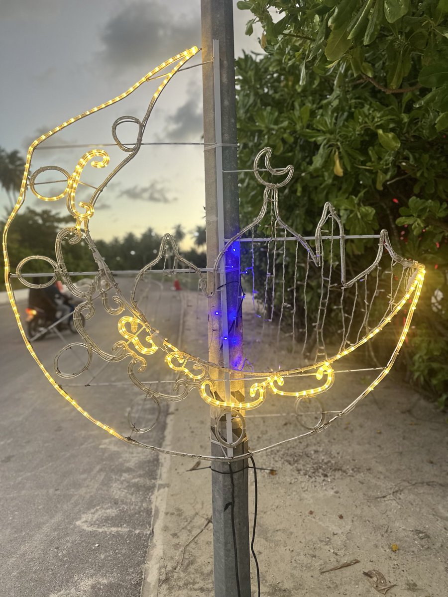 Masdhalu_mexim's tweet photo. Many Eid lights in Laamu Gan, Fonadhoo, Mathimaradhoo, and Thundi are already broken, some even looked damaged from the time they were installed. For something so costly, better care and maintenance should have been taken.
@MaleCitymv 
@HKurusee 
@LAtollCouncil https://t.co/x9D85gzCrk