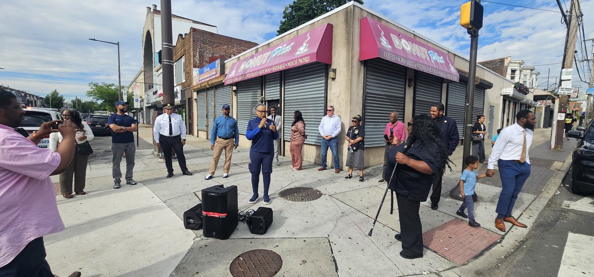 PPD35Dist's tweet photo. Today, the 35th District along with Division of Safe Neighbors held a Peace Rally at 5th and Olney Ave. 

This Rally was in collaboration with city partners and community members to help bring neighbors together and help make our community safer place.

@PPDComPrtBureau https://t.co/2TBZv9cf9C