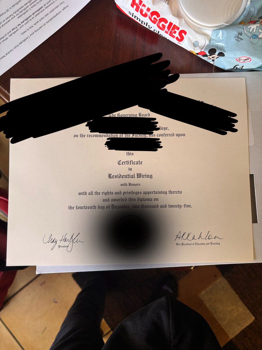 hunbunniee's tweet photo. ⚡️Trade life ⚡️ Got two certifications under the belt now. Just need one more then I’ll have 3 certifications and one degree when I graduate ⚡️❤️ #hardwork #onlygodcandoit #longtermgoals https://t.co/aGb8KdU47a