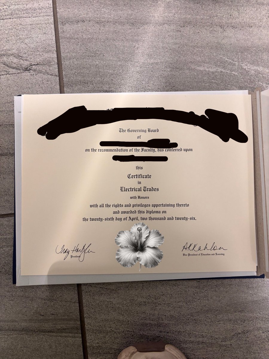 hunbunniee's tweet photo. ⚡️Trade life ⚡️ Got two certifications under the belt now. Just need one more then I’ll have 3 certifications and one degree when I graduate ⚡️❤️ #hardwork #onlygodcandoit #longtermgoals https://t.co/aGb8KdU47a