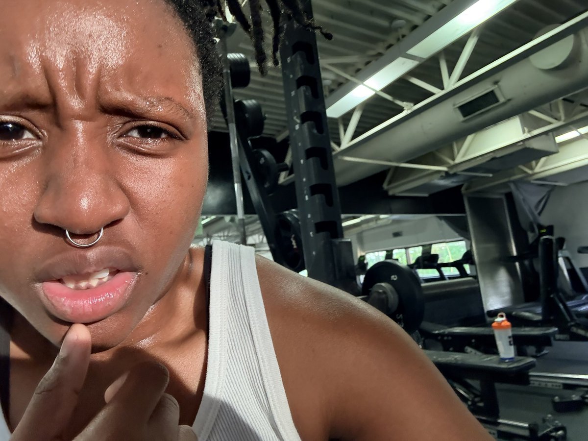 tee_funkibutch's tweet photo. gym dyke chronicles #lesbiantwt https://t.co/cKfhAJXS45