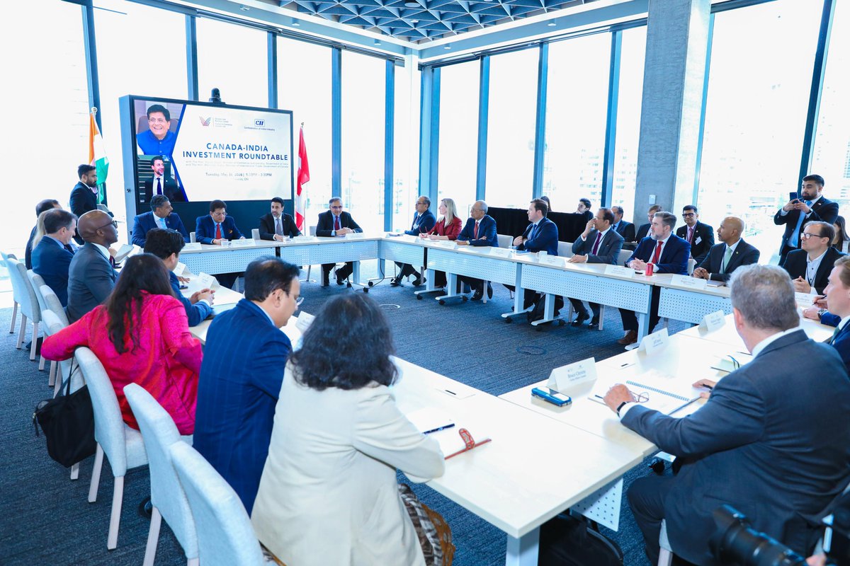 PiyushGoyal's tweet photo. Delighted to co-chair the 'Canada-India Investment Roundtable' alongside Mr. @MSidhuLiberal, Minister of International Trade of Canada.

Held extensive discussions with Canada's leading pension funds, sovereign and institutional investors, members of the Canada-India Business Council and other stakeholders.

Highlighted how the Indian Government's focus on infrastructure, financial sector reforms & ease of doing business is creating unprecedented opportunities for global investors, and invited stakeholders to partner with India in areas such as clean energy, technology, digital infrastructure, AI, manufacturing & supply chain diversification.

Also, discussed ways to strengthen collaboration in financial markets to support sustainable growth and shared prosperity for both countries. 🇮🇳🇨🇦
