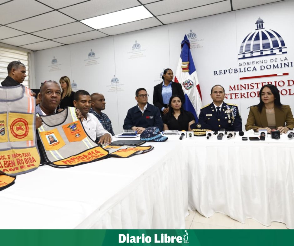 DiarioLibre's tweet photo. 🗞 |#NacionalDL| Faride se reúne con motoconchistas y anuncia que actuarán contra paradas ilegales
🔗https://t.co/hjC2BZkMzg
#DiarioLibre #Faride #Motoconchos https://t.co/XOkRoc5DYw