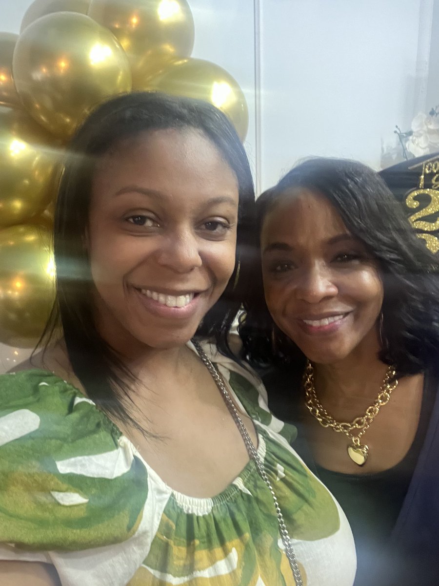 mmeans40's tweet photo. My niece Nicole and I.💘
My weave is weaving. 😍
#LibraGang https://t.co/nK3NTDkDye