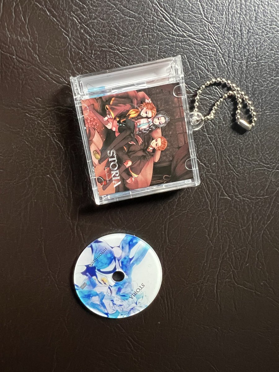 samorira9's tweet photo. クリフェスで頒布予定のミュージックキーホルダーが届いたよ〜✨
ミニチュア感がたまらなく可愛い🩷
スマホかざすとYouTubeのアルバム再生リストに飛んで動画も流してくれます💿
もう16年前のアルバムですが、こんな形で復刻できて懐かし嬉しい☺️

#プロセカ #クリフェス https://t.co/2OjM3nV2mn