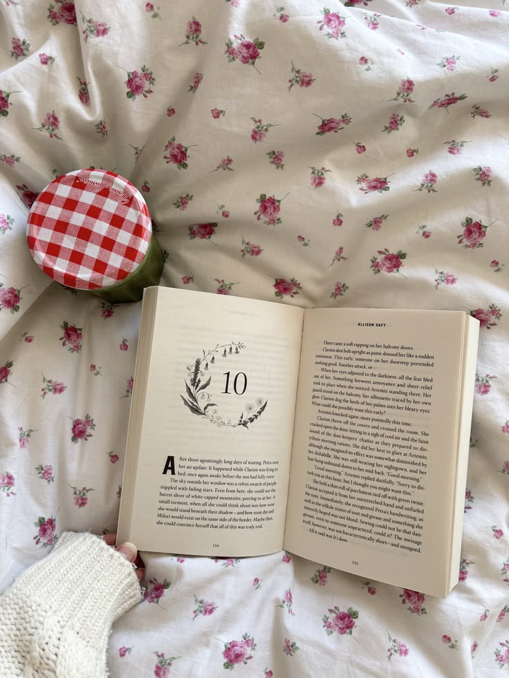 cardansfool's tweet photo. ݁𖥔 ݁˖ not new to #booktwt but looking for moots!! 

౨ৎ cey | 24 | she/her 
౨ৎ romance + mystery thriller girlie 
౨ৎ the cruel prince, shatter me, agggtm, the naturals, the poppy war, sarah adams books, ana huang books, freida mcfadden books, etc.

♡/⟳ for moots ! https://t.co/XkMuMaPVPW