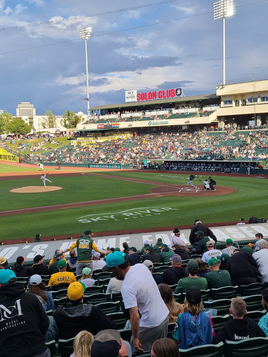 Elmquist73's tweet photo. Take me out to the ballgame... #Mariners @ #Athletics #GoMariners  #MLB https://t.co/EPnC0I6zRM