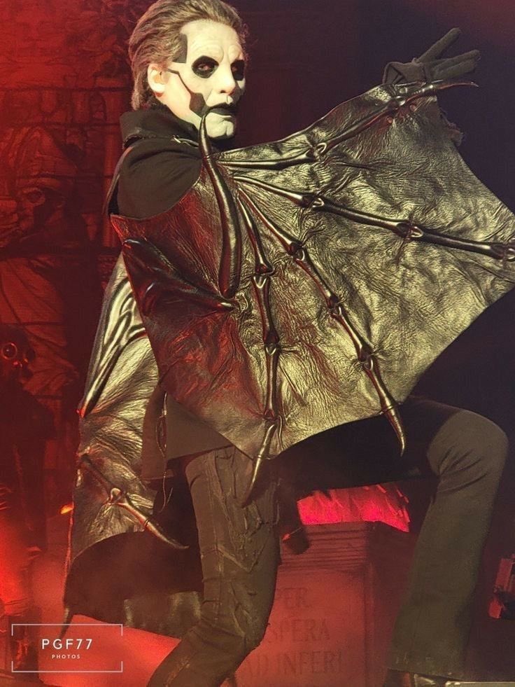 PapaCrave's tweet photo. Happy World Dracula Day to our favorite bat brothers 🦇💜 https://t.co/Mp2taOQsqS