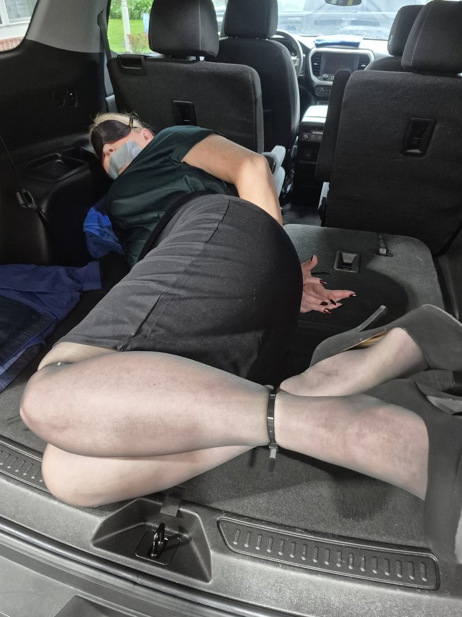 1bondman's tweet photo. Wanted to make sure our precious cargo, @Kristyna_Dark2 was well secured for the journey,  the fun begins https://t.co/SHoSqSb7kW