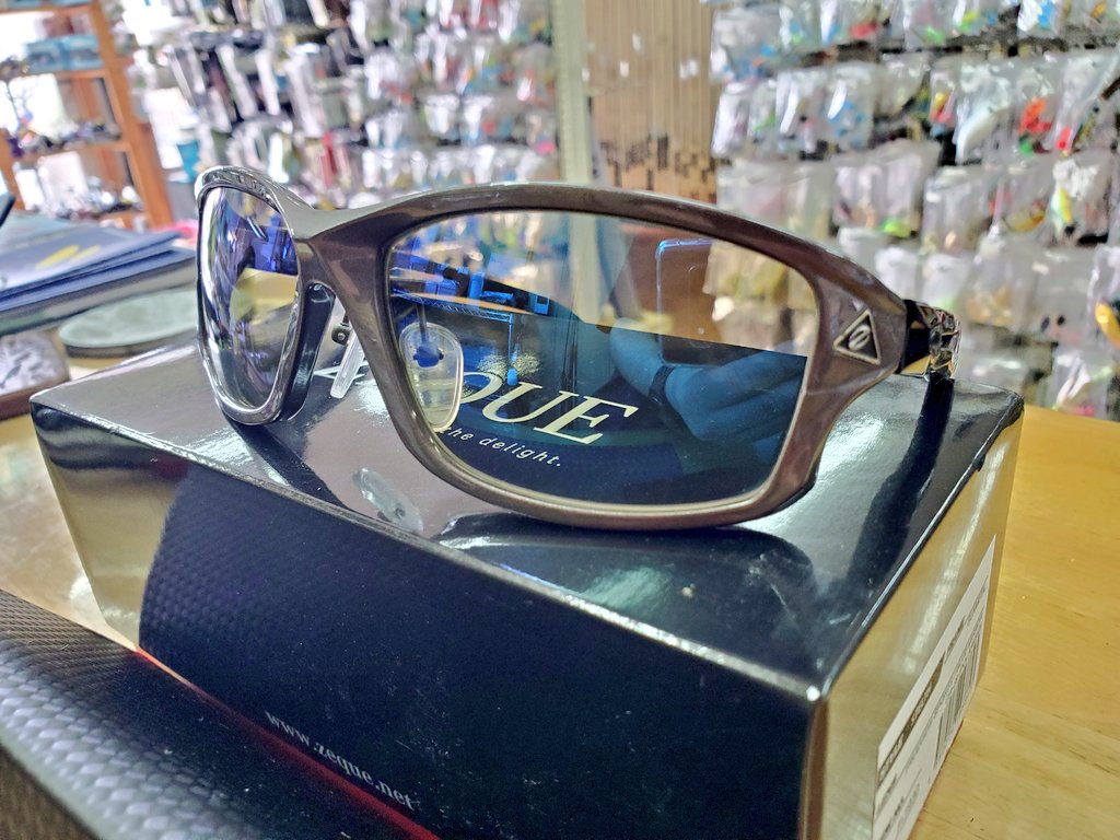 pskizutw's tweet photo. 中古入荷情報!
●ZEQUE ゼクー 偏光サングラス
・ステルス ガンメタル(トゥルービュースポーツ/ブルーミラー)F-1930
ps.kizuでは不要になった釣り具の買い取り強化しております‼️
#pskizu
#中古釣具
#偏光サングラス
#ZEQUE
#ゼクー https://t.co/wPwyrPSuAA