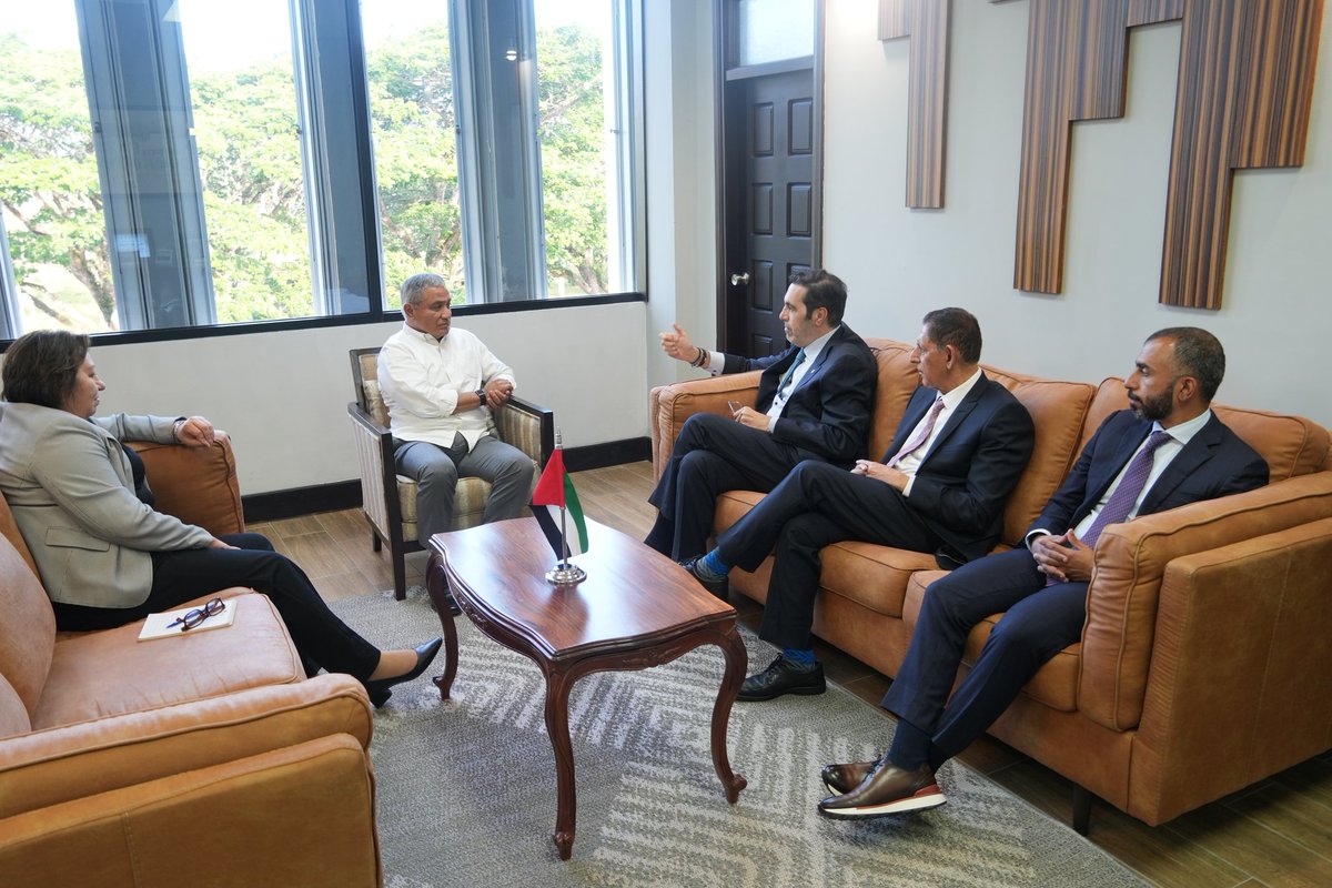 MFABelize's tweet photo. 🇧🇿🇦🇪 | Prime Minister Hon. John Briceño today received H.E. Omar Shehadeh, Special Envoy of the UAE Minister of Foreign Affairs to the Caribbean and Pacific States, for a courtesy call.

Their cordial discussions centred on issues of mutual interest, strengthening bilateral cooperation and advancing UAE development initiatives in Belize. 🤝🏼