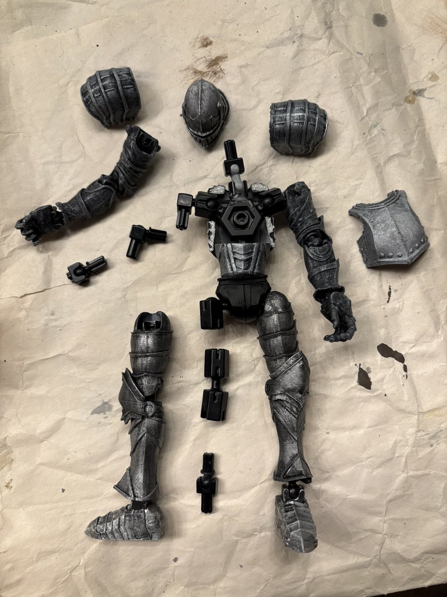 MooXProductions's tweet photo. @UoiSz27E1bgR30d thank you so much!! the knight figures are my original design! i’m disappointed with other brands like 30 Minutes Fantasy and Mythic Legions, so i decided to do it myself.

(i use ASOBLOCK joints, which are difficult to find in america. i hope they’ll start doing business here.) https://t.co/gtBFbADX7P