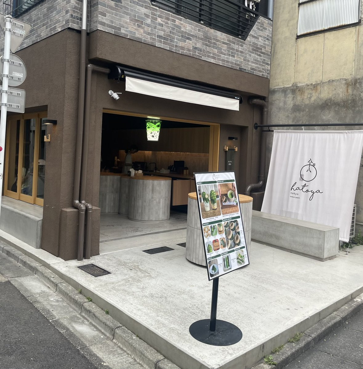 mtu__y's tweet photo. 混んでるカフェ外国人しかいないあるある☕️抹茶のお店今日はめずらしく空いてた🍃 https://t.co/jOYlFuvlkg