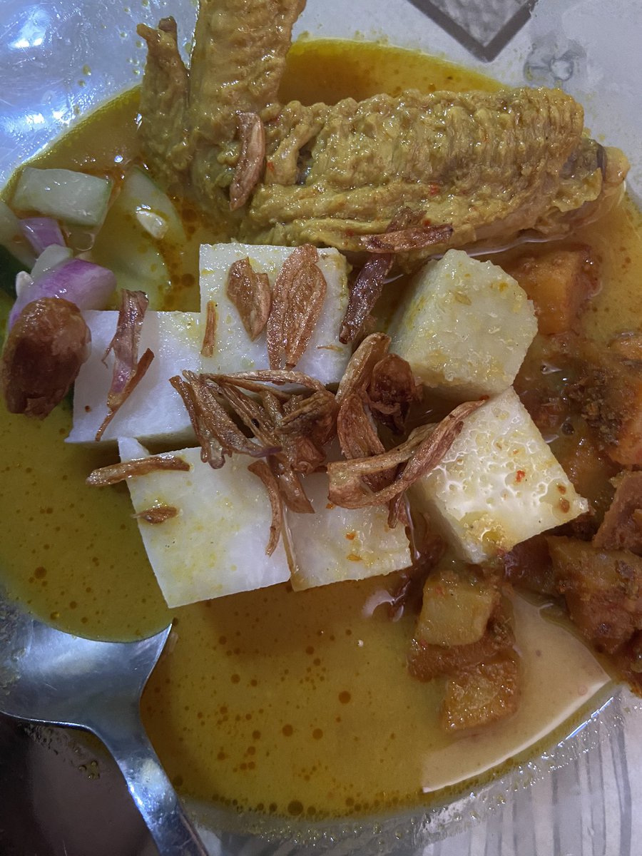 thoughtlanee's tweet photo. seporsi kari ayam, happy eid🫤💕 https://t.co/qeSgDpLrfX