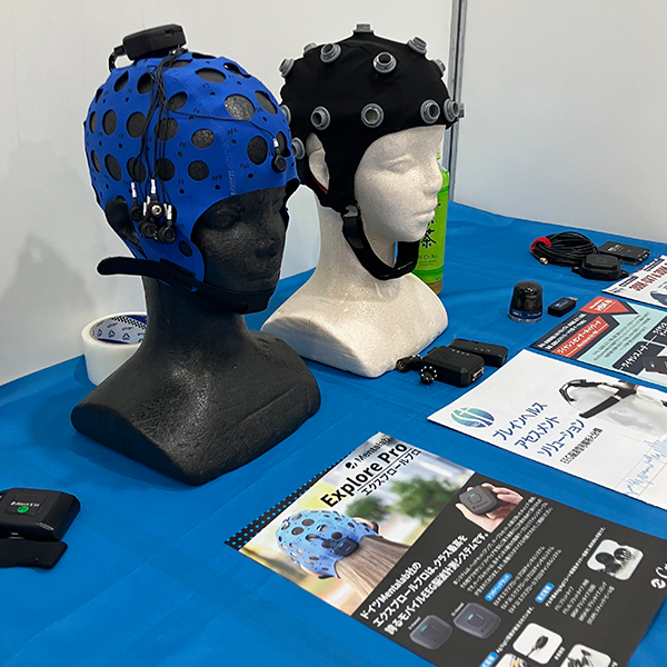 Creact_Corp's tweet photo. 様々な用途に適したウェアラブル脳波計や、ひづみや加速度、圧力、位置、温度などのリモート計測・データ分析にお使い頂けるワイヤレスセンサーネットワークもございます！
#人とくるまのテクノロジー展
#ウェアラブル脳波計
#ワイヤレスセンサーネットワーク
#慣性計測装置 https://t.co/R4ELozLpXd