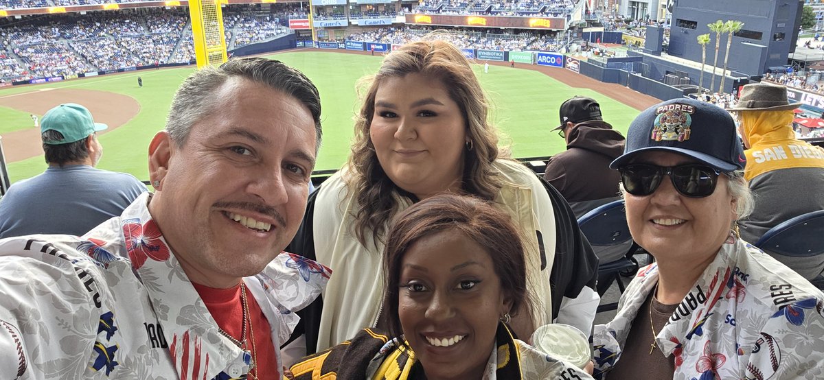 NorthParkSmitty's tweet photo. Enjoying @Southwest Aloha Shirt Day at @PetcoPark watching the @Padres 
#ForTheFaithful #GoForTheGold #SinceThe80s  #SouthwestAirline #PadresBaseball #SanDiegoPadres #AmericasFinestCity #LosPadresDeSanDiego #PetcoParkSD #GaslampSD https://t.co/JOhnnG1l8b