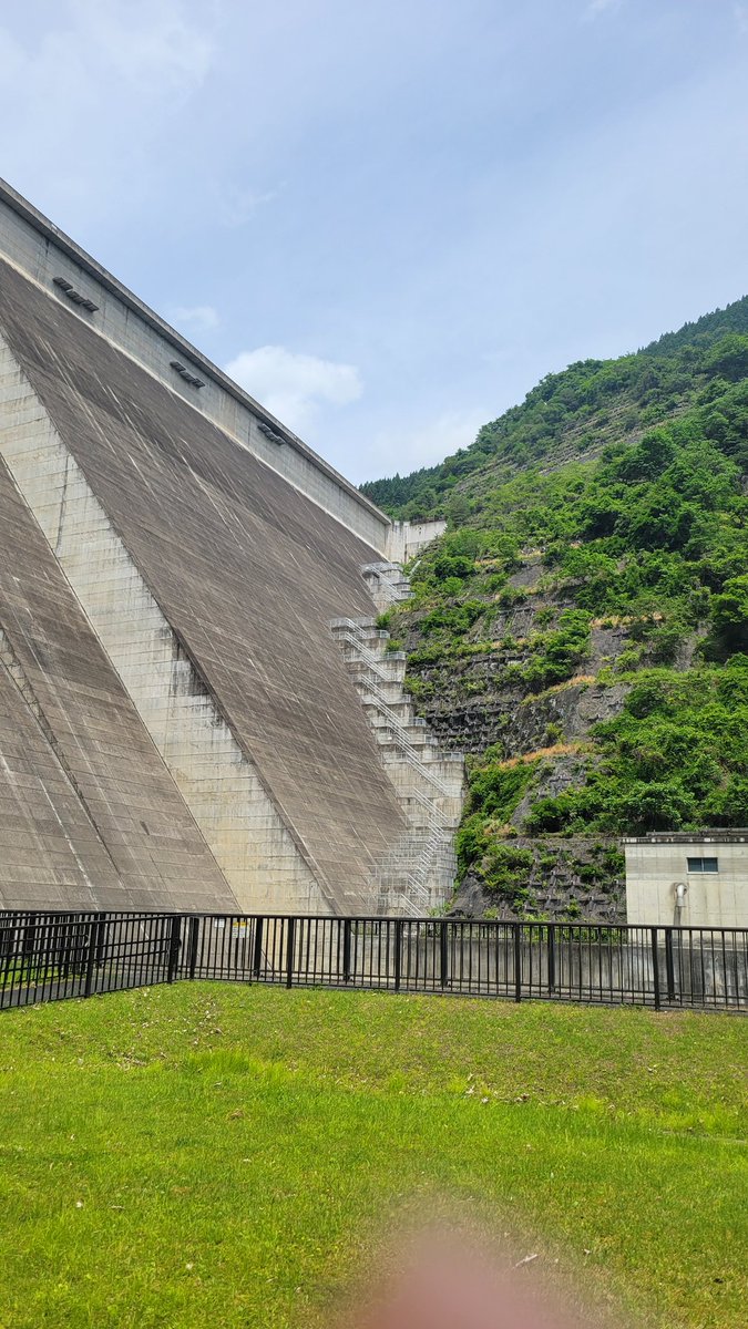 hide3999's tweet photo. 階段は自分の息が絶えそうなのでやめてエレベーターへ https://t.co/Vn7Dc0BPcd