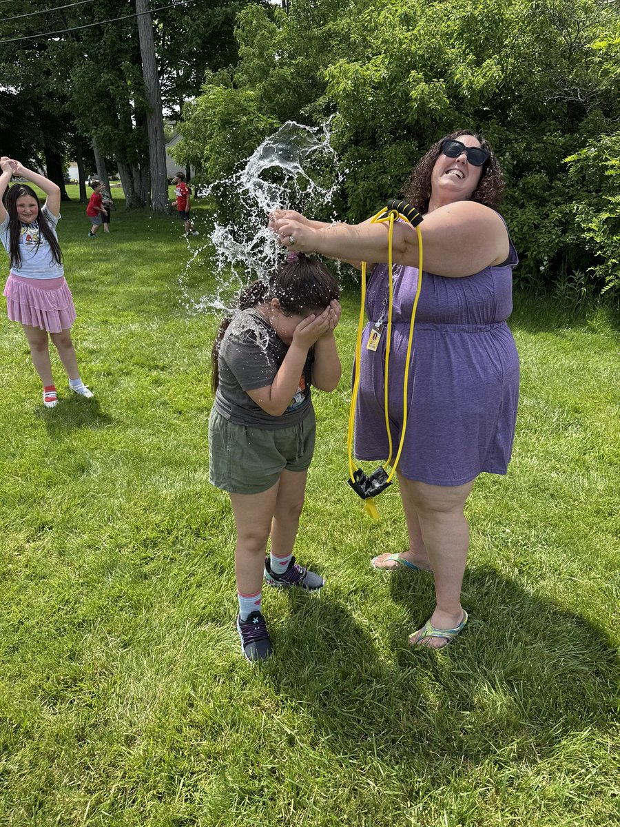 Mrs_Rua's tweet photo. Water balloon fun today! It was a perfect day to enjoy the water and make more 3rd grade memories with friends! @Kalch3 and I can’t wait for more fun at Field Day tomorrow!☀️💚💦💛 https://t.co/JXYTpbelzi
