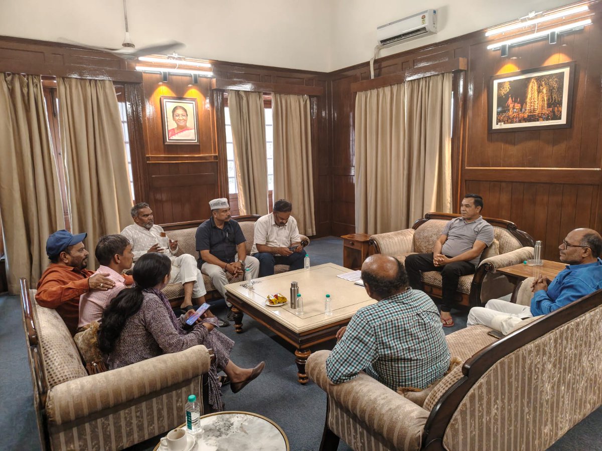 AAPIndore's tweet photo. इंदौर रेसीडेंसी में आप मप्र सहप्रभारी जय भगवान उपकार जी दिल्ली पुर्व विधायक, के साथ आप इंदौर संभाग संगठन व इंदौर को लेकर महत्वपूर्ण विषयों पर चर्चा हुई संजीव वैध शैली राणावत युनुस खान अनुराग यादव हेमंत जोशी कमलेश मालवीय मोहम्मद अशफाक साजिद खान नासिर खोकर राधेश्याम धिमान मौजूद थे https://t.co/zkzAQ9FKP3