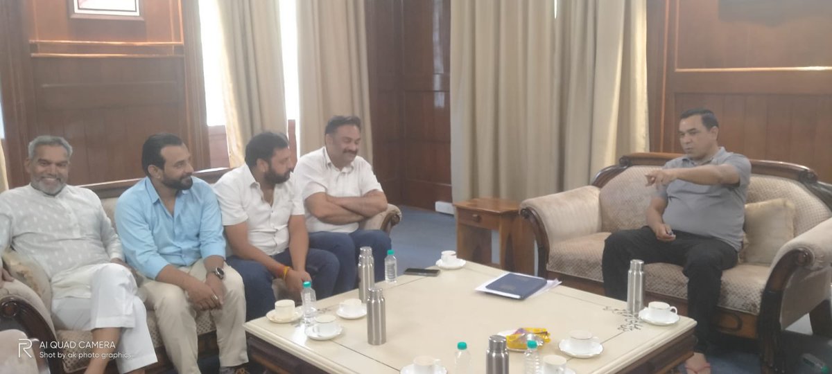 AAPIndore's tweet photo. इंदौर रेसीडेंसी में आप मप्र सहप्रभारी जय भगवान उपकार जी दिल्ली पुर्व विधायक, के साथ आप इंदौर संभाग संगठन व इंदौर को लेकर महत्वपूर्ण विषयों पर चर्चा हुई संजीव वैध शैली राणावत युनुस खान अनुराग यादव हेमंत जोशी कमलेश मालवीय मोहम्मद अशफाक साजिद खान नासिर खोकर राधेश्याम धिमान मौजूद थे https://t.co/zkzAQ9FKP3