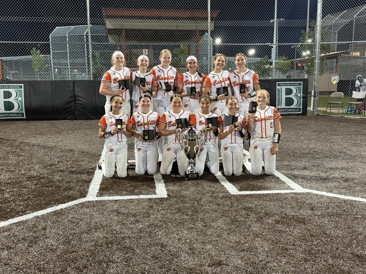 HaileyL2032's tweet photo. Highlights of my weekend in Arkansas! Proud to be part of this team,
that always fights to the end! 
@DiamondLegacyEv PGF Red, White &amp; Blue Champions! 

Hit a solo home run in our semi final game. 

@bandits2032 @LineDsoftball @PrepSoftball @ExtraInningSB @PGFnetwork https://t.co/E1ZEbXEavg