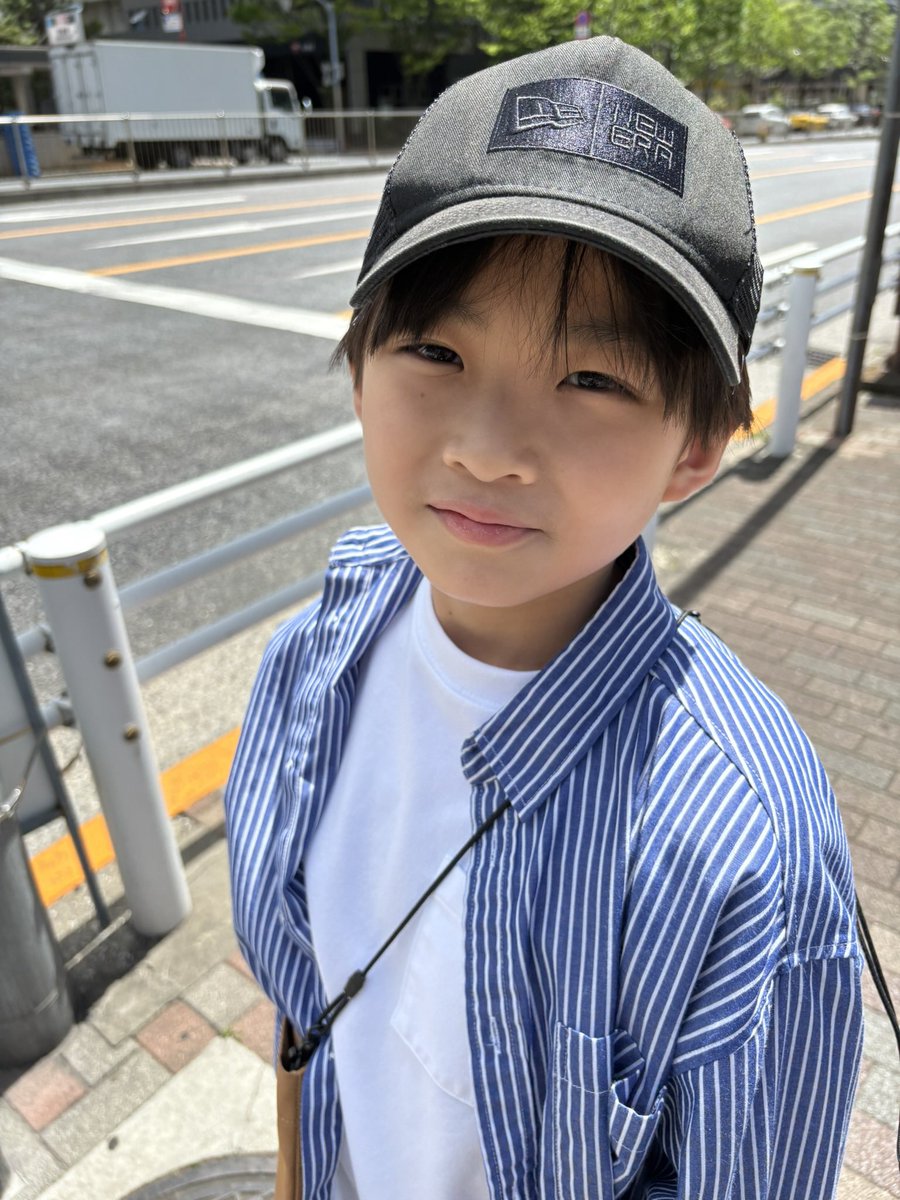 hiro_96_10's tweet photo. ／
　お仕事のときは早起きできる！
　学校のときは起きれないのなーぜ？
＼　　　　　　　byひろと

という謎のなぞなぞを出して
彼は撮影スタジオに入っていきました🤣

#今日はお仕事Day
#子役 #撮影 https://t.co/T45yl88qkF