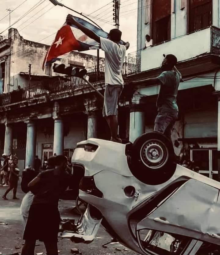 ProgramaCuba's tweet photo. ❌ ERROR 3: “Cuba vive su momento más tenso desde la Guerra Fría”.
✨ Realidad: Esta idea ignora hitos críticos posteriores como el Período Especial, la Crisis de los Balseros, la Primavera Negra o las históricas protestas del #11J de 2021. 📉 https://t.co/BkiWKfVRXZ