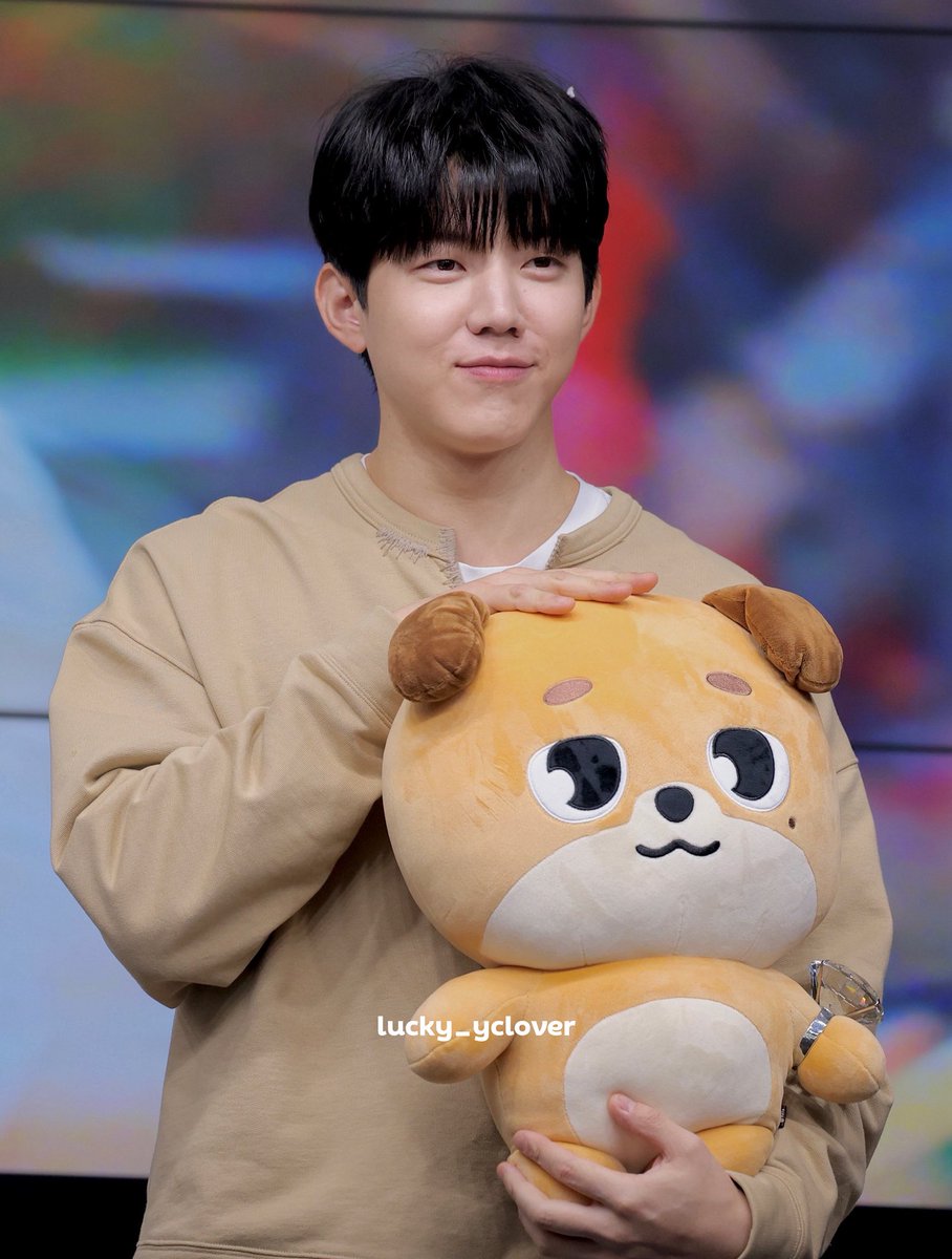 Dowoonie’s cheeks 🍀 tweet media