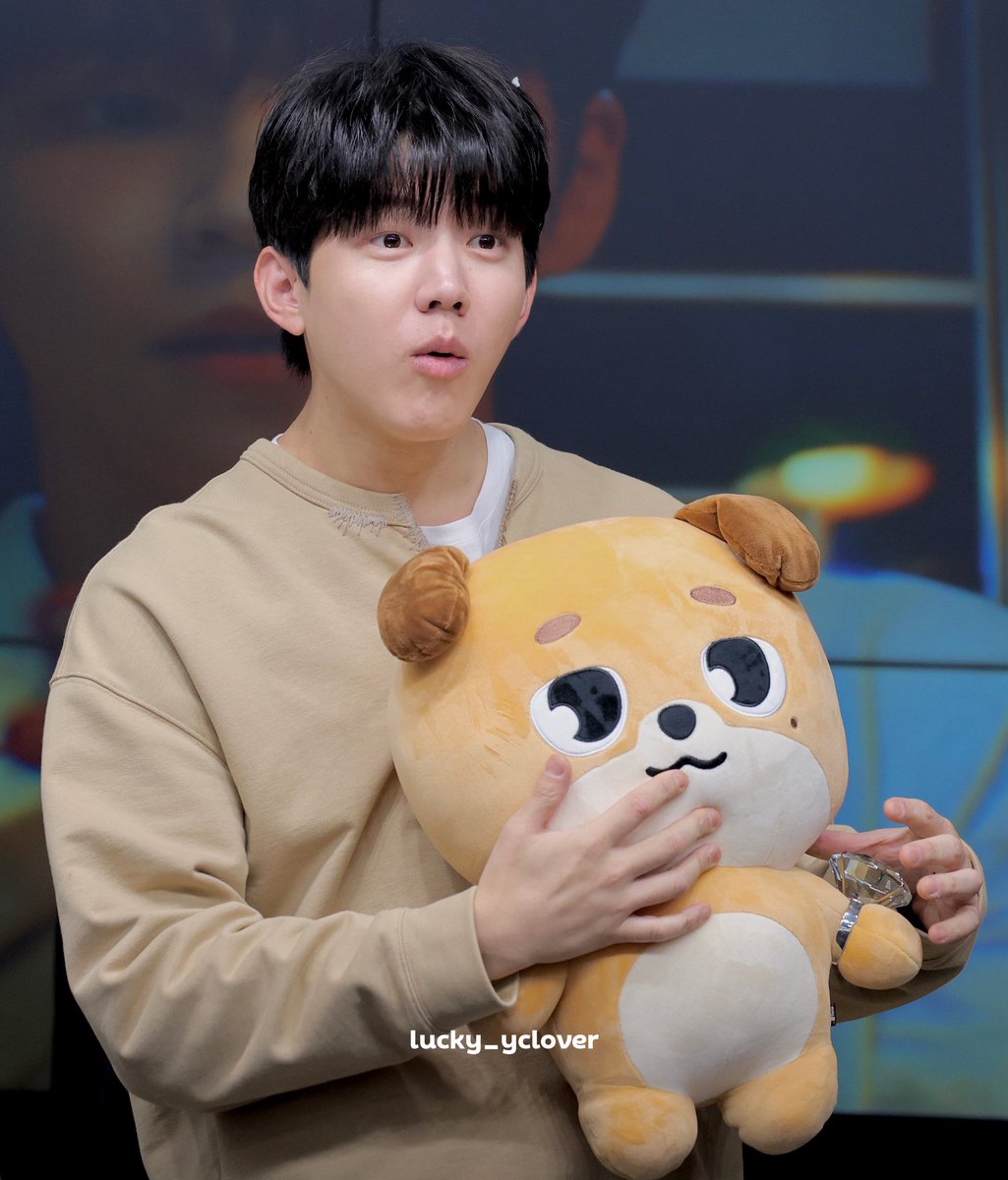 Dowoonie’s cheeks 🍀 tweet media