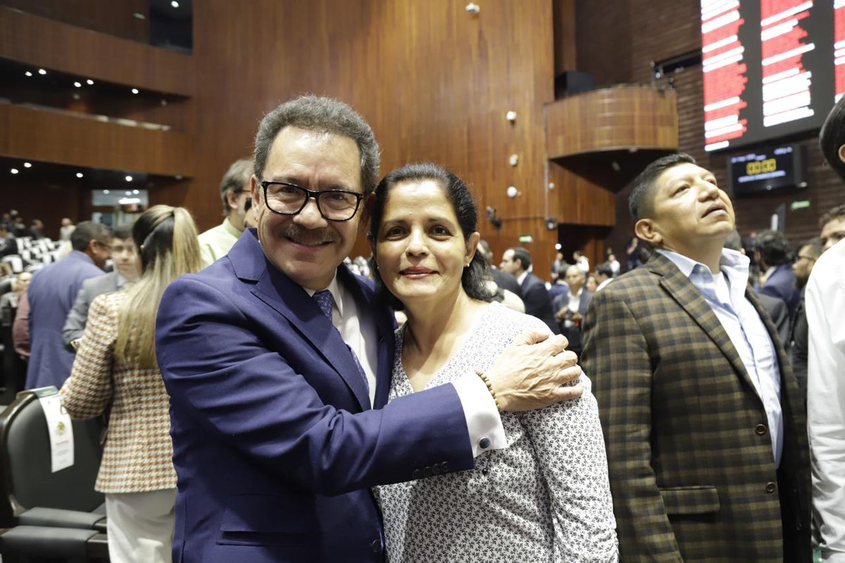 RocioCoronaNkm's tweet photo. Hoy inicia el #PeriodoExtraordinario del Congreso General 🏛️ 🇲🇽.

Un momento importante para debatir 💬 y construir acuerdos 🤝 sobre las #reformas electorales y del Poder Judicial propuestas por la presidenta @Claudiashein 👩🏻‍⚖️, pensando siempre en fortalecer nuestra #democracia 🗳️.

#ClaudiaSheinbaum
@VelascoM_ 
@VerdeSenadoMex  
@partidoverdemex 🍃