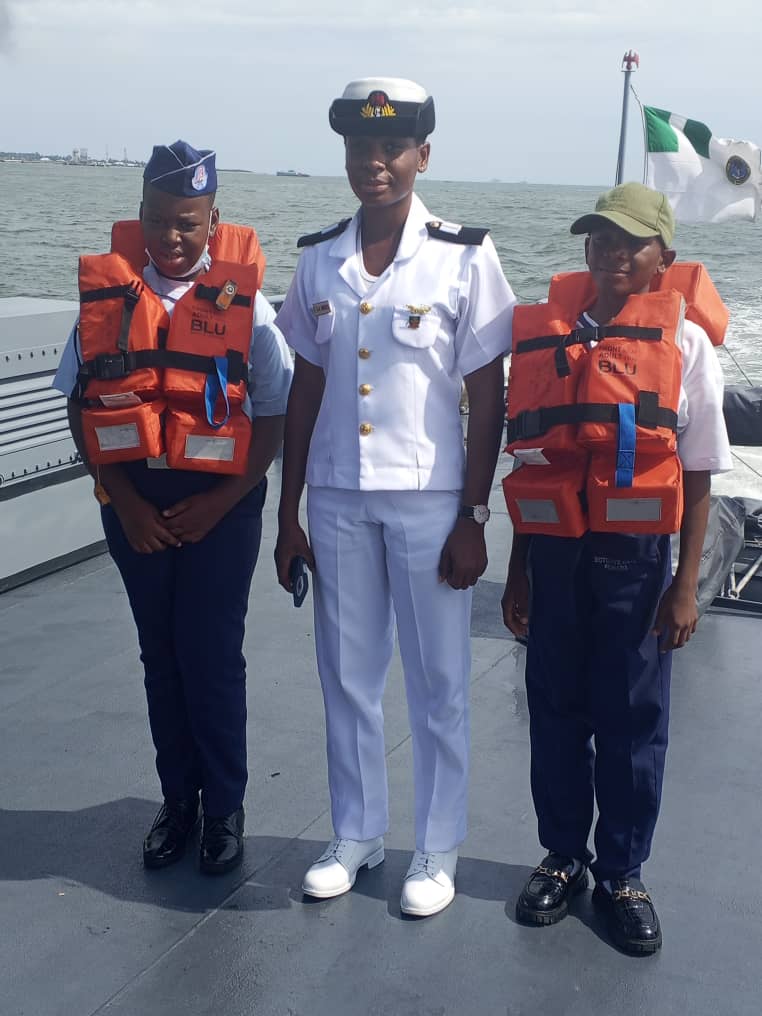 yomcee's tweet photo. @AA_Folorunsho @Cerat_o This young Naval officer, inspired these students to dream big and build resilience. https://t.co/Njx84v4Axe