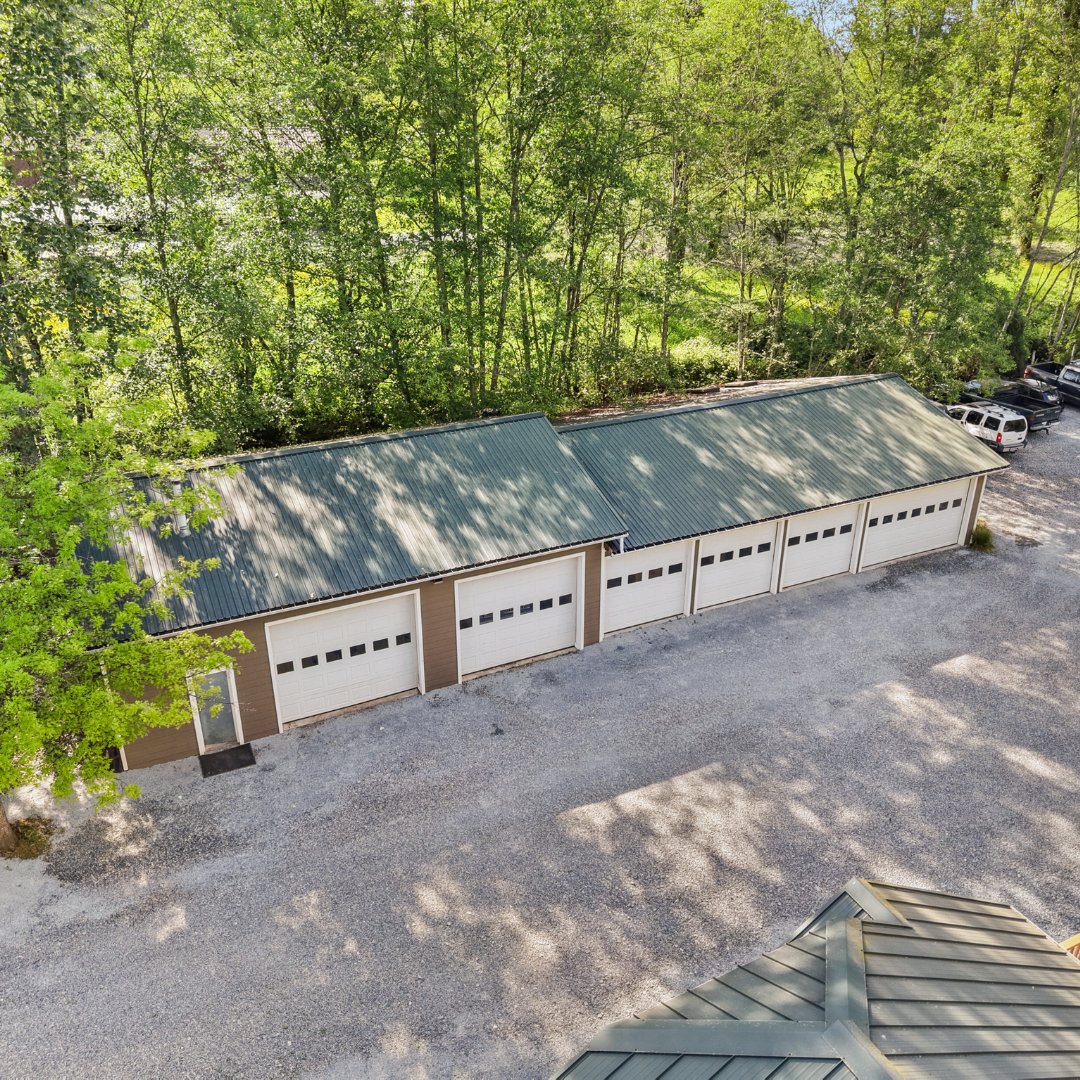 FrostRealEstate's tweet photo. 𝐉𝐔𝐒𝐓 𝐋𝐈𝐒𝐓𝐄𝐃! 🏡🏘️🎉🎊
🛌 3
🚻 3
🏡 3604sq ft
✅ 4.38 acres, 3600 sq ft HEATED SHOP, 9 stall horse barn, riding arena.
𝐏𝐫𝐢𝐜𝐞- $2,730,000
𝐀𝐝𝐝𝐫𝐞𝐬𝐬- 21415 0 Ave Langley BC 
𝐌𝐋𝐒#- R3126050
#forsale #home #acreage #justlisted https://t.co/NzylFroG9y