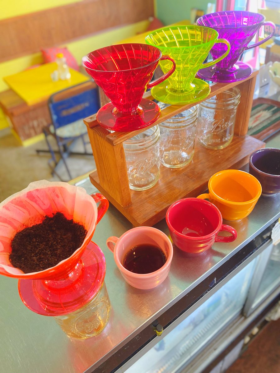 AlphaBettiCafe's tweet photo. パッケージを開けた時、
豆を挽いた時、
お湯に触れた時、
カップに注いだ時、

瞬間瞬間でメロンのような甘くジューシーな香りが漂います。提供開始初日に

「もうコーヒーじゃないですね。」

という、異次元の褒め言葉をいただいたコーヒー。1人でも多くの方に飲んでいただきたいです。 https://t.co/1EPiiTtUz8