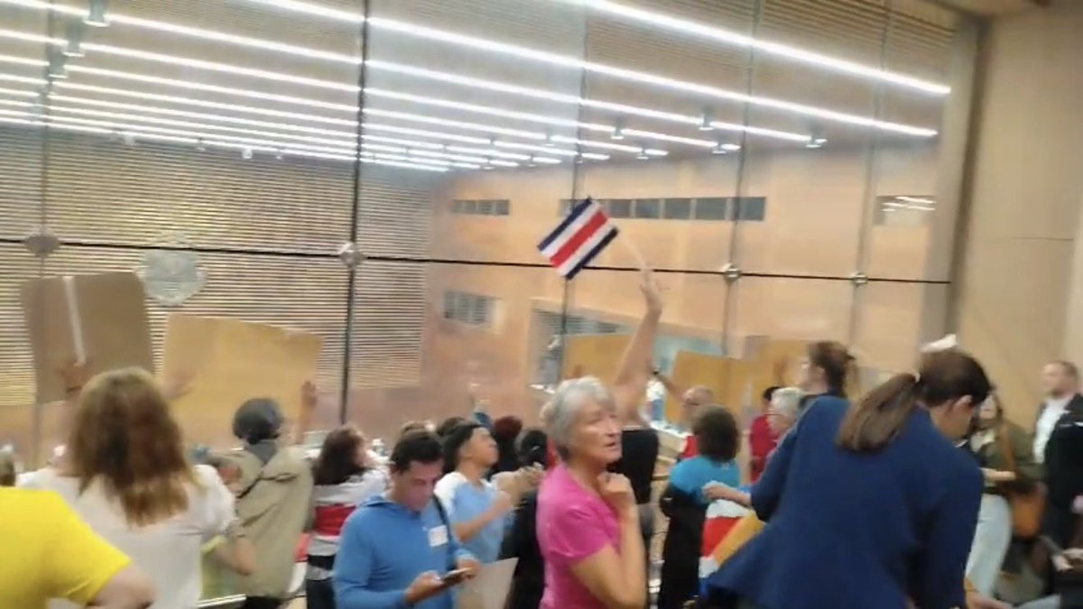 FIPROFYL's tweet photo. Se inicia la jornada contra COMBO ELÉCTRICO ⚡️en la Asamblea Legislativa ‼️‼️‼️ https://t.co/c2hOvlUXDh