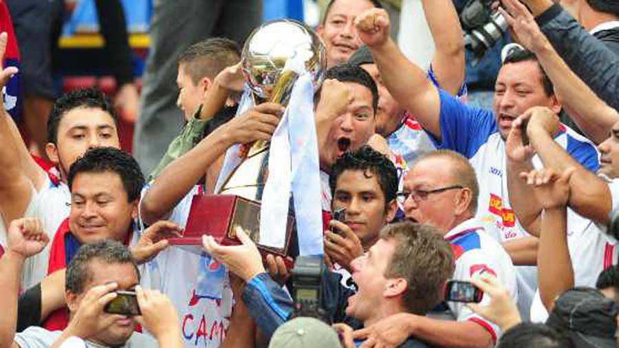 Rucks1Daniel's tweet photo. 27 mayo 2013
@cdlafirpo_sv   conquista su décima corona al vencer en la final al #FAS 3 a 0 en la gran final !! https://t.co/JHGDSi1Dwl