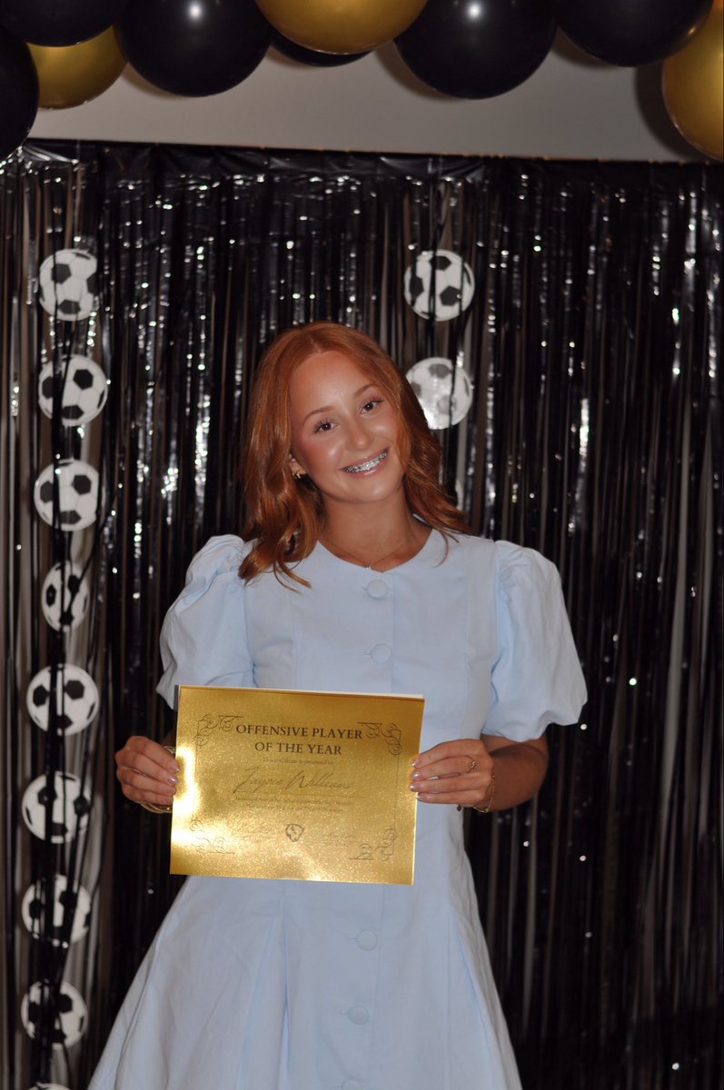 Jaycie260679's tweet photo. Wrapped up my Junior soccer szn With Offensive MVP of the year ⭐️
(now two years in a row) 
And Golden Boot for 21 goals and 7 🌟assists in a single season! 

I am grateful for everything this team brings me every year! ONE MORE YEAR!! 
#uncomitted #cm #f #5 #junior https://t.co/CQXDWdl2JN