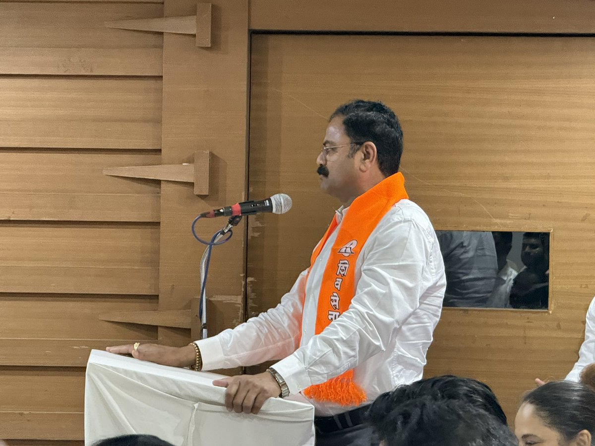 RealBacchuKadu's tweet photo. आज अमरावती येथे शिवसेना विभागीय आढावा बैठक संपन्न झाली. आगामी काळात “गाव तिथे शाखा, घर तिथे शिवसैनिक” हा कार्यक्रम प्रभावीपणे राबविणे, स्थानिक स्वराज्य संस्था निवडणुकीची तयारी तसेच शिवसेना पक्ष विस्तार यांवर सविस्तर चर्चा करण्यात आली.

या बैठकीस अमरावती संपर्कप्रमुख आ. किशोर आप्पा पाटील यांची प्रमुख उपस्थिती लाभली.