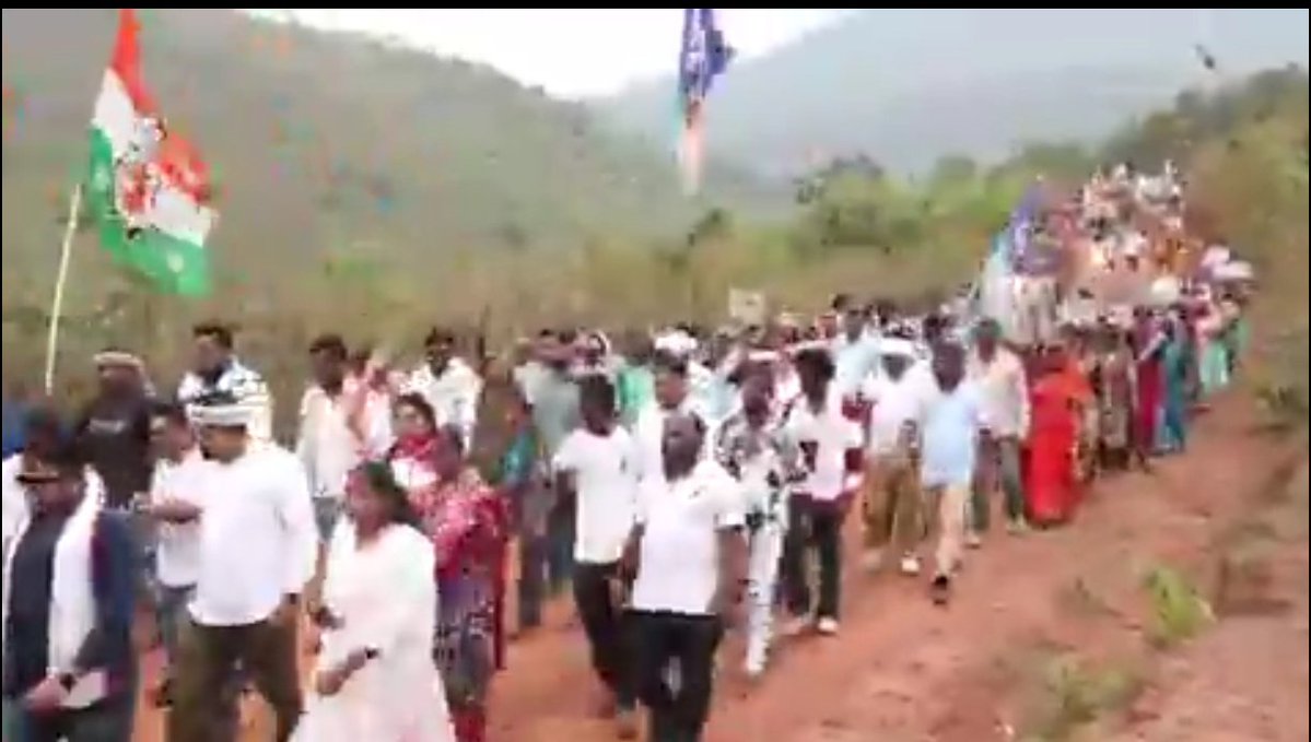 rahulp_inc's tweet photo. सिजिमाली में आदिवासियों के हक की लड़ाई का पूरा समर्थन!
PESA कानून लागू करो, वेदांता का खनन बंद करो।
आदिवासी संघर्ष यात्रा जिंदाबाद!   #SijimaliAdivasiSangharsh #AdivasiRights https://t.co/1szPAzEVyS