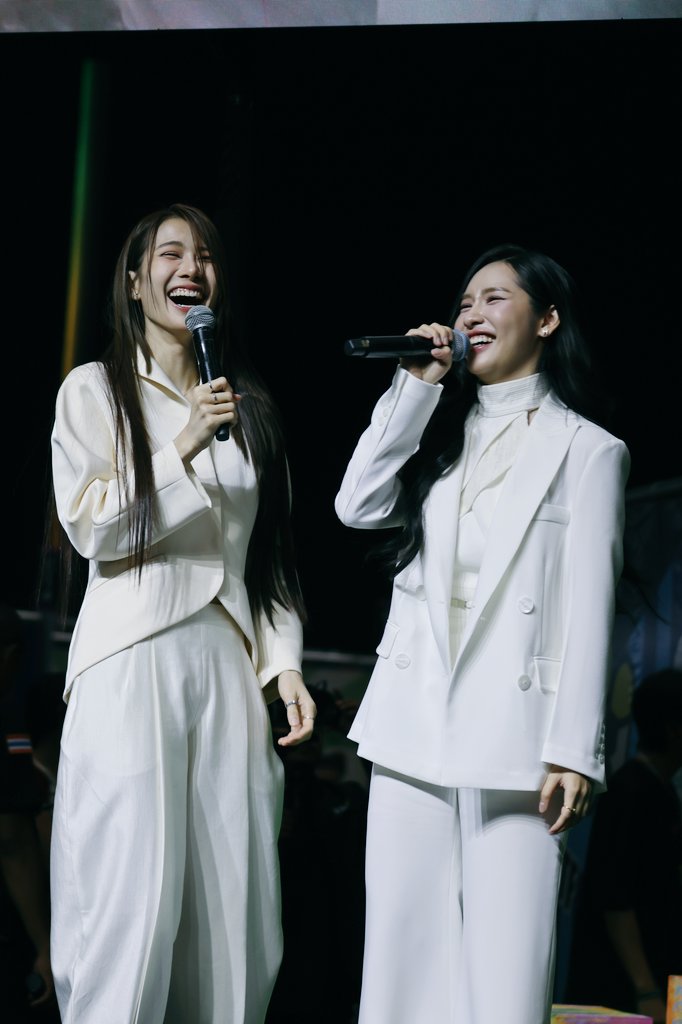 AndaLookkaew_SG's tweet photo. I'm still here because of you 2 lovely ANDALOOKKAEW. 

REMAIN WORSHIP
#บวงสรวงสิ่งที่เหลืออยู่
#อันดาลูกแก้ว
#AndaLookkaew
#andaanunta
#lookkaewkamollak https://t.co/1PqA4T3xxx