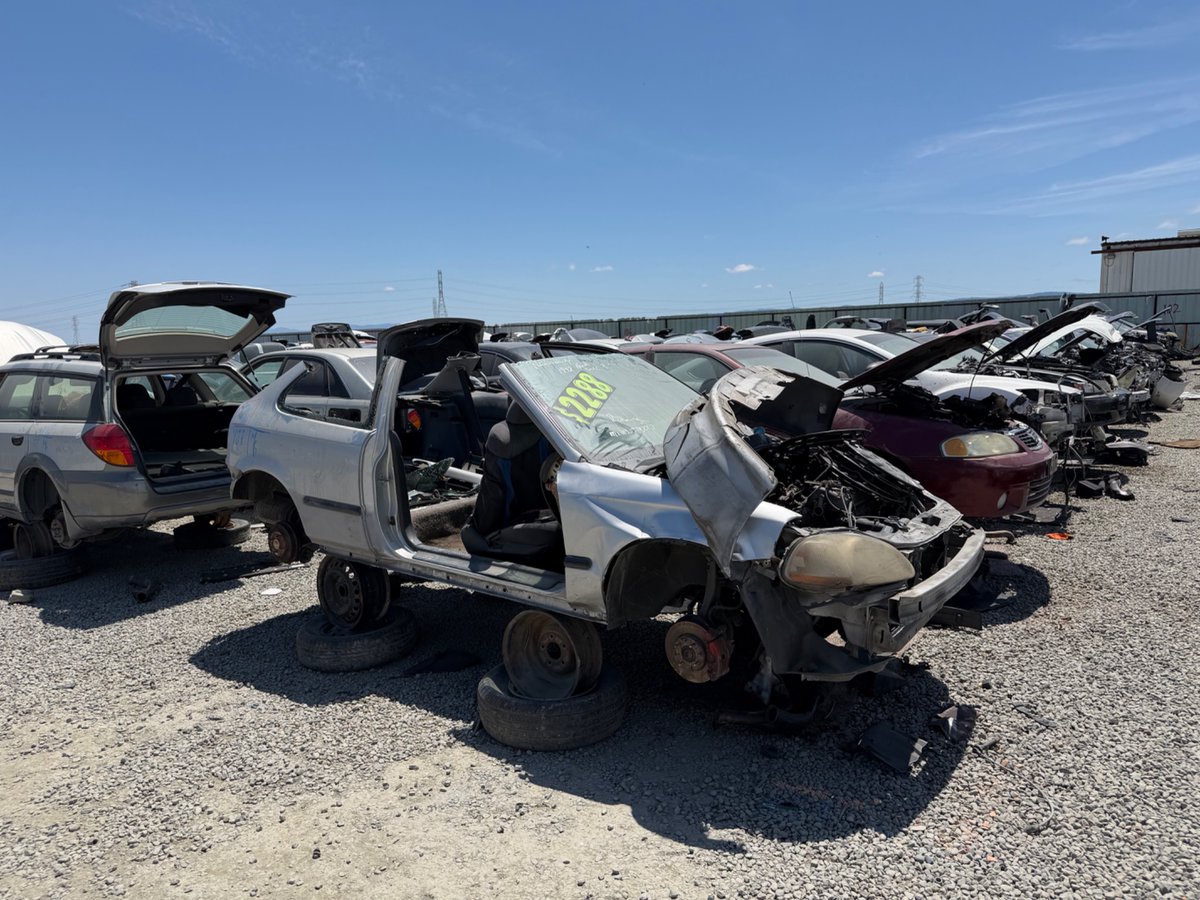 heyitsamar's tweet photo. If you need a roof, why not get another chassis? https://t.co/X0oNPEEcfO