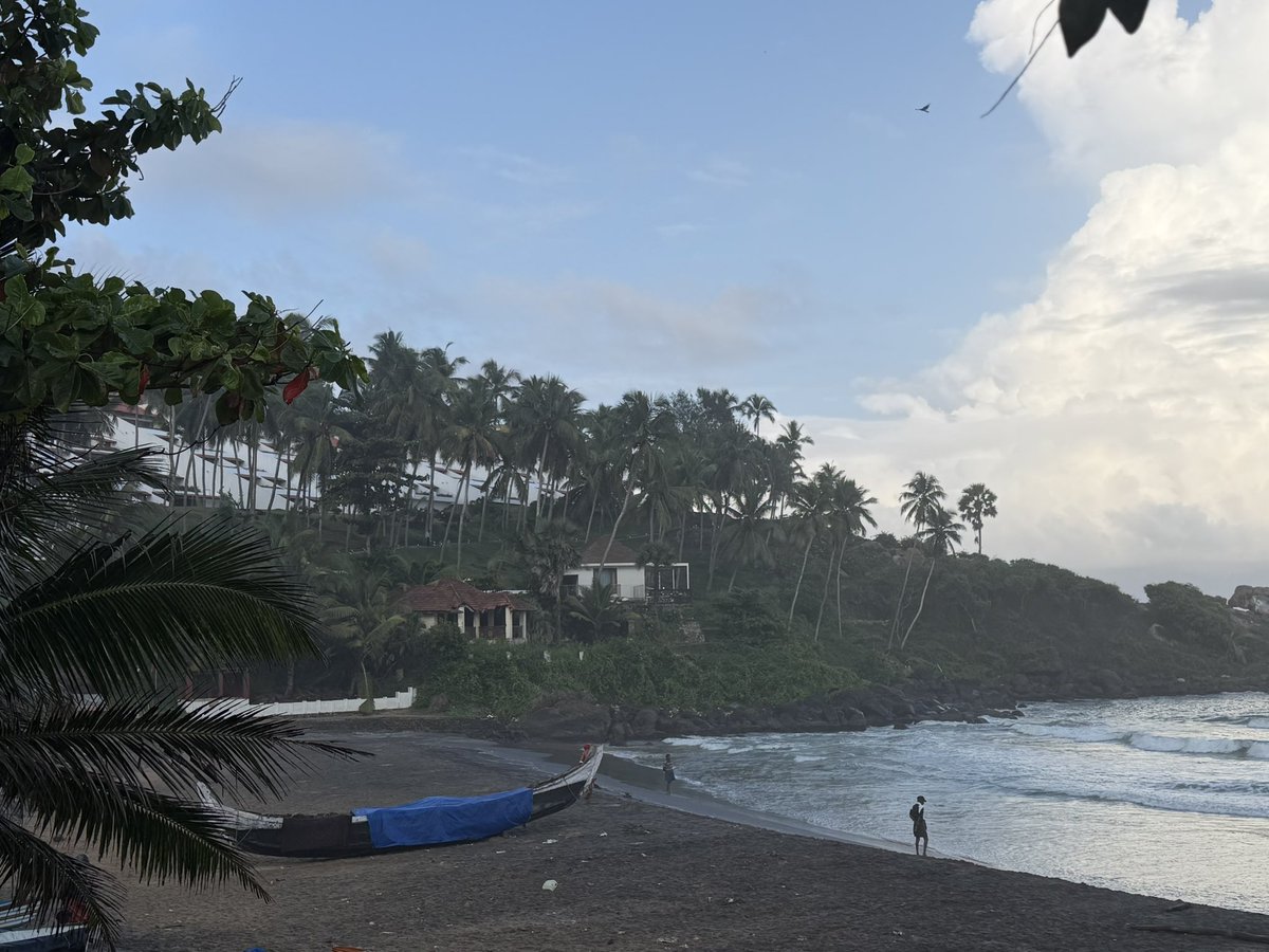 OMRcat's tweet photo. A morning walk #Arabian sea #thiruvananthapuram . #kovalam Also met a pawed friend … @Mohan_Rngnathan @rpramodhkumar @narayananh @AparnaKarthi @NarendranKs https://t.co/L5Q2mC1Ezr