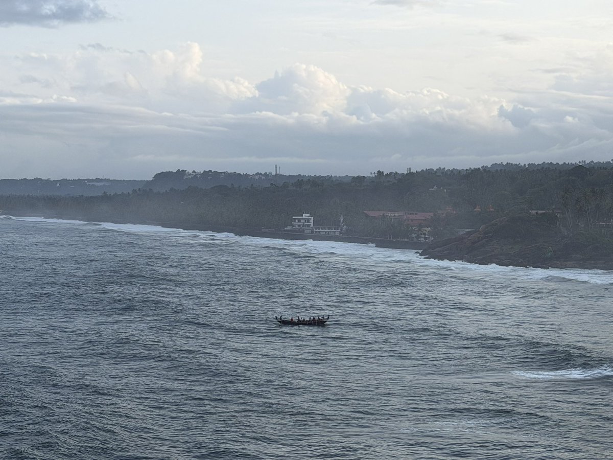 OMRcat's tweet photo. A morning walk #Arabian sea #thiruvananthapuram . #kovalam Also met a pawed friend … @Mohan_Rngnathan @rpramodhkumar @narayananh @AparnaKarthi @NarendranKs https://t.co/L5Q2mC1Ezr