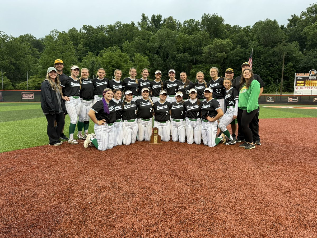 jaylenjjcooper3's tweet photo. I wanted to hit but stayed disciplined at the plate to take the walk which put my sister over the plate for the win!  Back to Back District Champs!  So proud of my team.  We had a winning season, undefeated in district play for the season too. @LineDsoftball @BeThatPlayer1 @PrepSoftball @D1diamondreport @ExtraInningSB @SZ_SB_Recruits